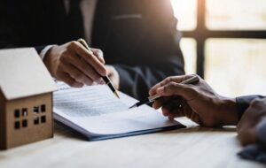 Lee más sobre el artículo Empresa familiar (ISD-IP): afectación de los inmuebles arrendados al transmitente / sujeto pasivo o a sus familiares en condiciones de mercado